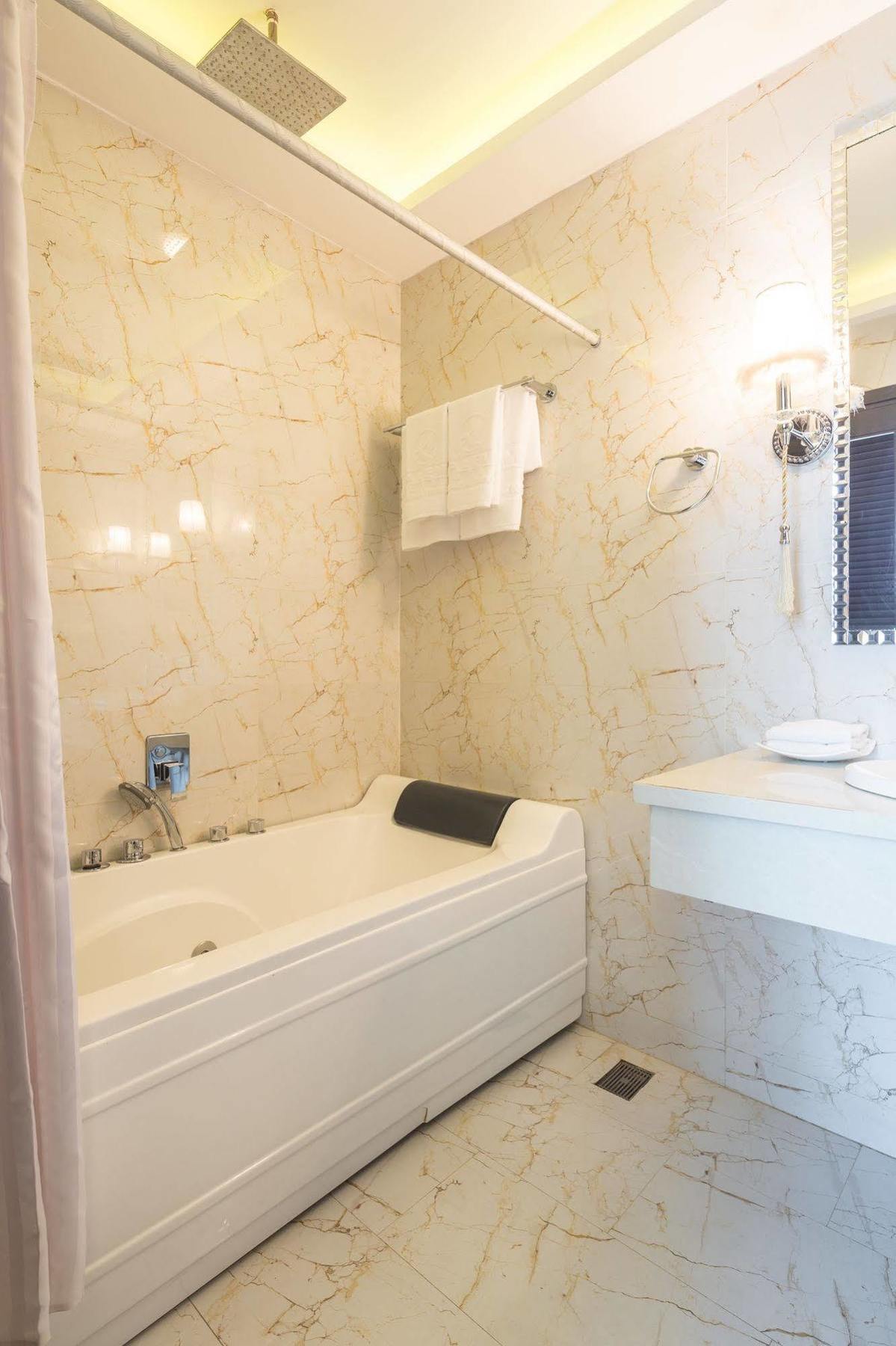 A&Em Hai Ba Trung Hotel Ho Chi Minh City Bagian luar foto