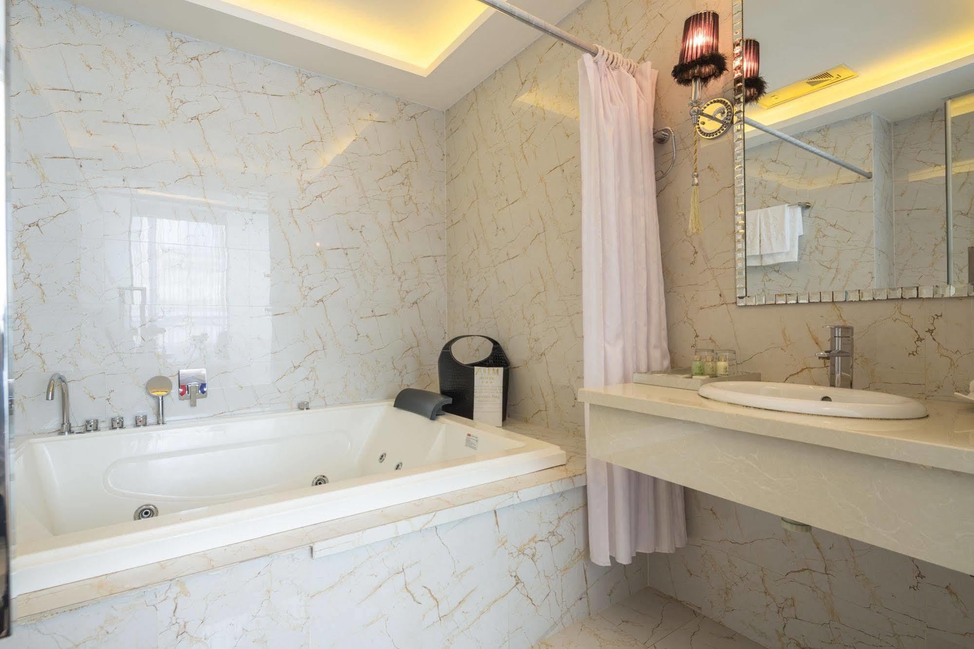 A&Em Hai Ba Trung Hotel Ho Chi Minh City Bagian luar foto