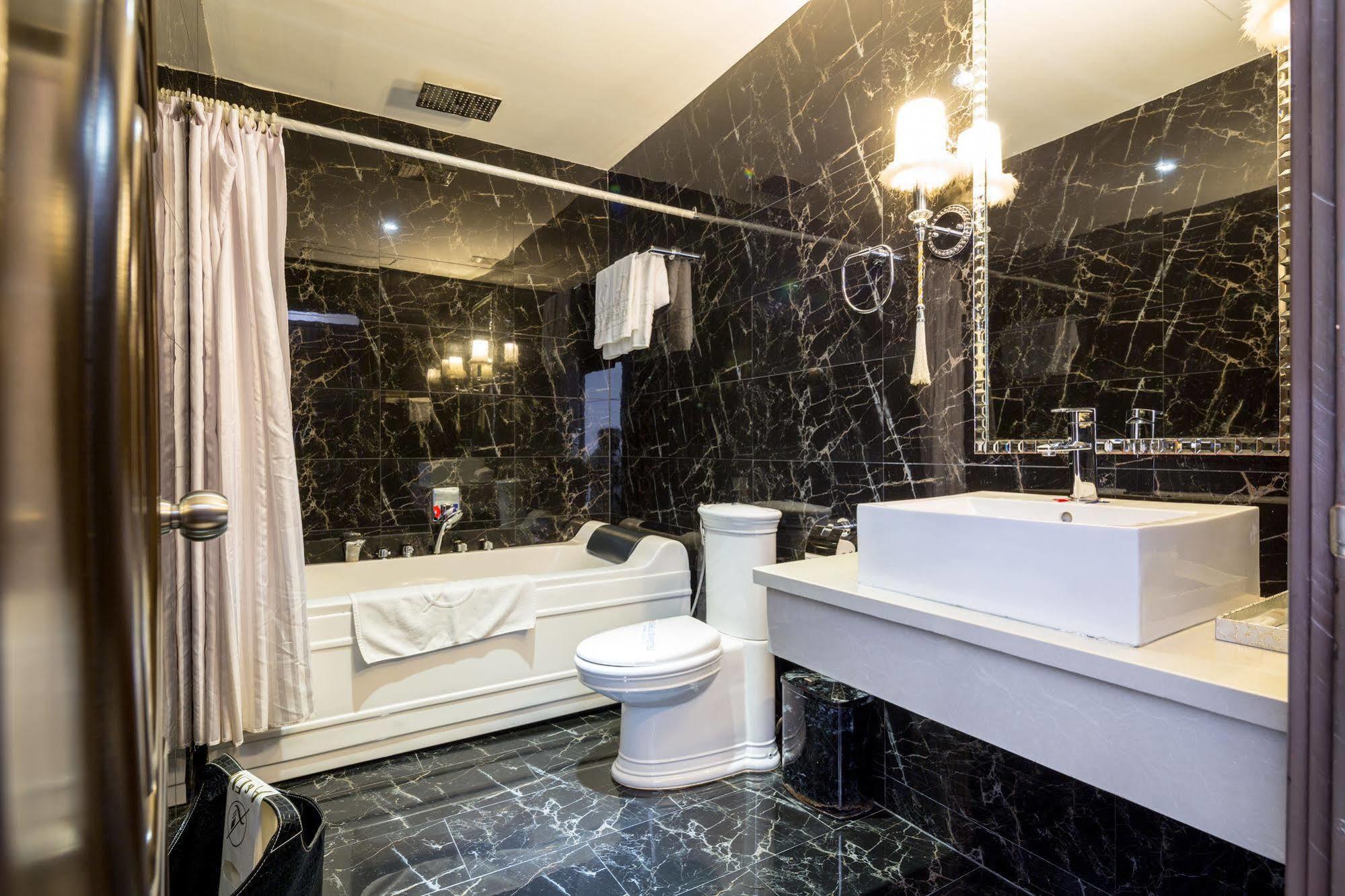A&Em Hai Ba Trung Hotel Ho Chi Minh City Bagian luar foto